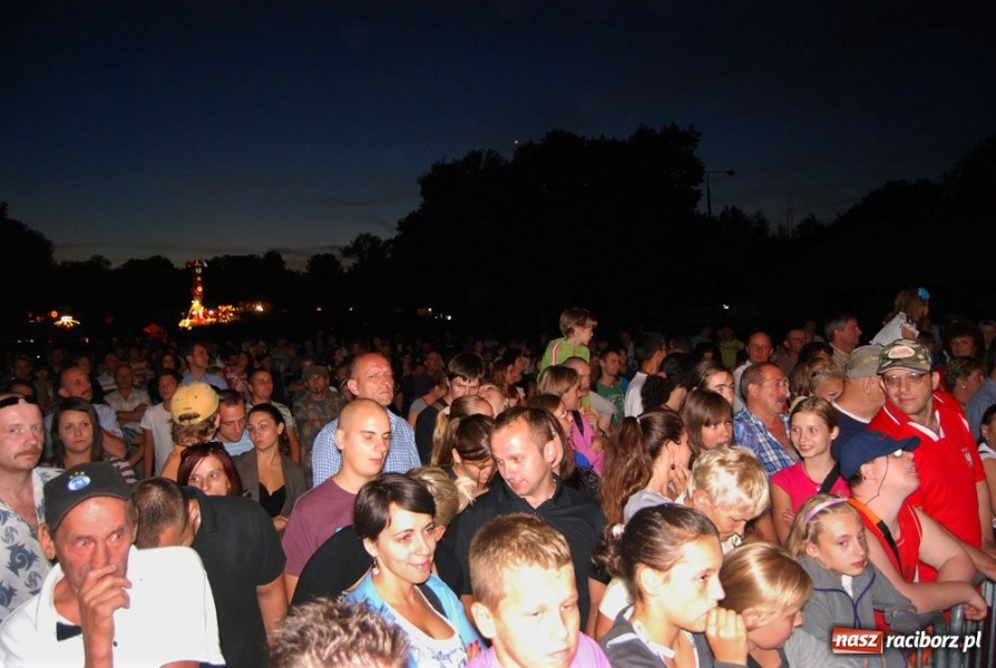 Zdjęcie w galerii na portalu naszraciborz.pl: Raciborzanie bawią się na Memoriale wiadomości z regionu