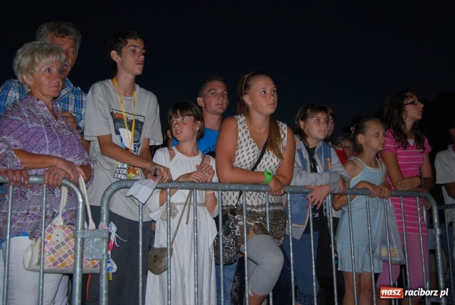 Zdjęcie w galerii na portalu naszraciborz.pl: Raciborzanie bawią się na Memoriale wiadomości z regionu