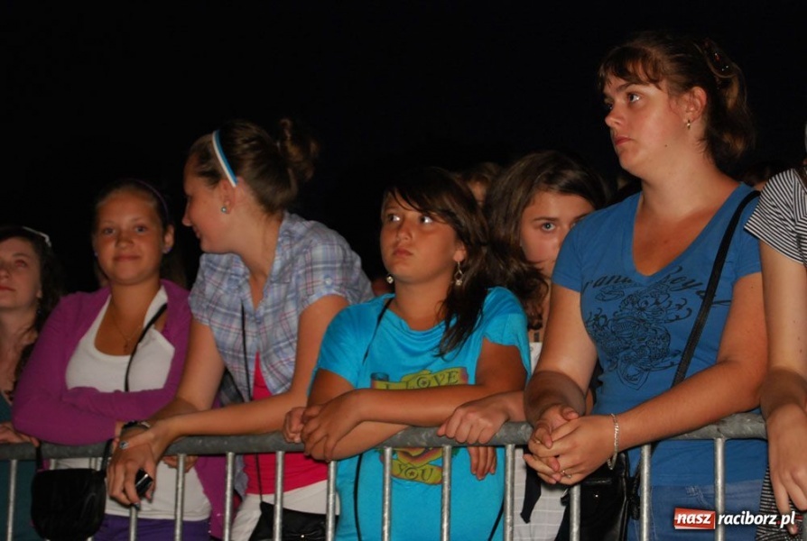 Zdjęcie w galerii na portalu naszraciborz.pl: Raciborzanie bawią się na Memoriale wiadomości z regionu