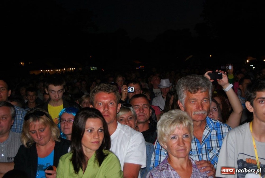 Zdjęcie w galerii na portalu naszraciborz.pl: Raciborzanie bawią się na Memoriale wiadomości z regionu