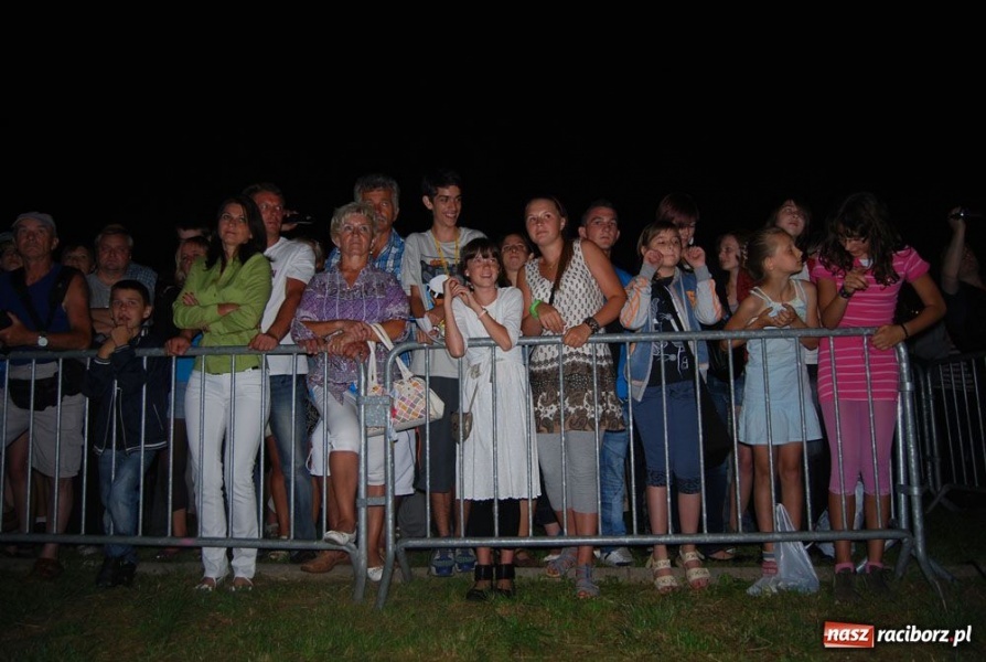 Zdjęcie w galerii na portalu naszraciborz.pl: Raciborzanie bawią się na Memoriale wiadomości z regionu