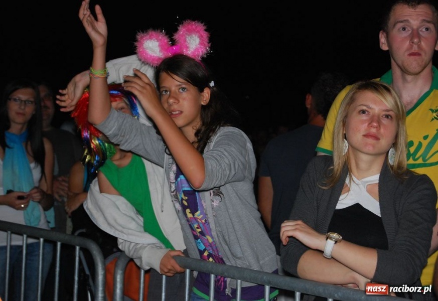 Zdjęcie w galerii na portalu naszraciborz.pl: Raciborzanie bawią się na Memoriale wiadomości z regionu