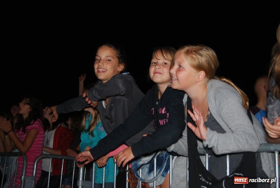 Zdjęcie w galerii na portalu naszraciborz.pl: Raciborzanie bawią się na Memoriale wiadomości z regionu