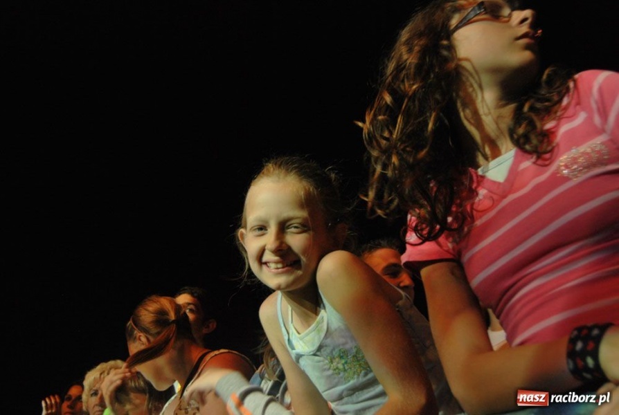 Zdjęcie w galerii na portalu naszraciborz.pl: Raciborzanie bawią się na Memoriale wiadomości z regionu