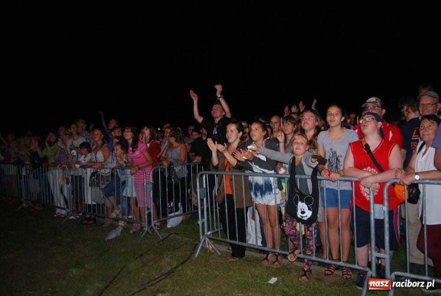 Zdjęcie w galerii na portalu naszraciborz.pl: Raciborzanie bawią się na Memoriale wiadomości z regionu