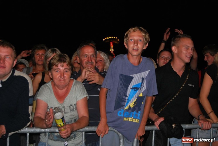 Zdjęcie w galerii na portalu naszraciborz.pl: Raciborzanie bawią się na Memoriale wiadomości z regionu