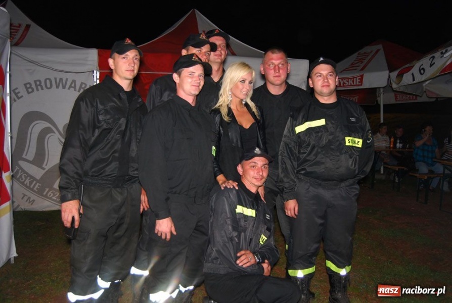 Zdjęcie w galerii na portalu naszraciborz.pl: Raciborzanie bawią się na Memoriale wiadomości z regionu