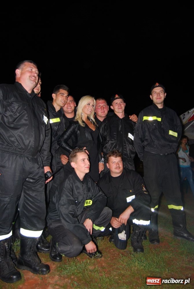 Zdjęcie w galerii na portalu naszraciborz.pl: Raciborzanie bawią się na Memoriale wiadomości z regionu