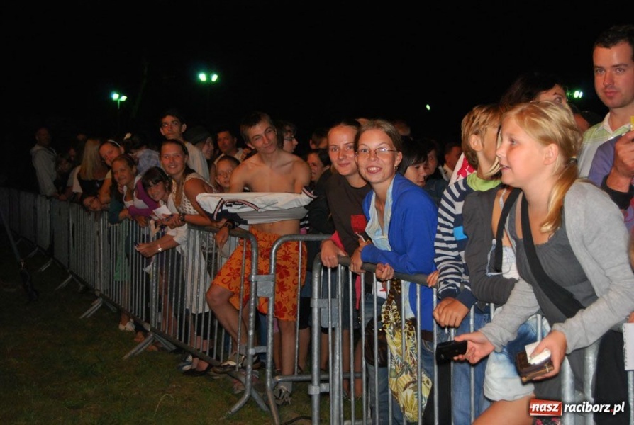 Zdjęcie w galerii na portalu naszraciborz.pl: Raciborzanie bawią się na Memoriale wiadomości z regionu