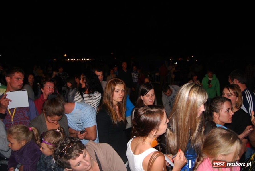 Zdjęcie w galerii na portalu naszraciborz.pl: Raciborzanie bawią się na Memoriale wiadomości z regionu