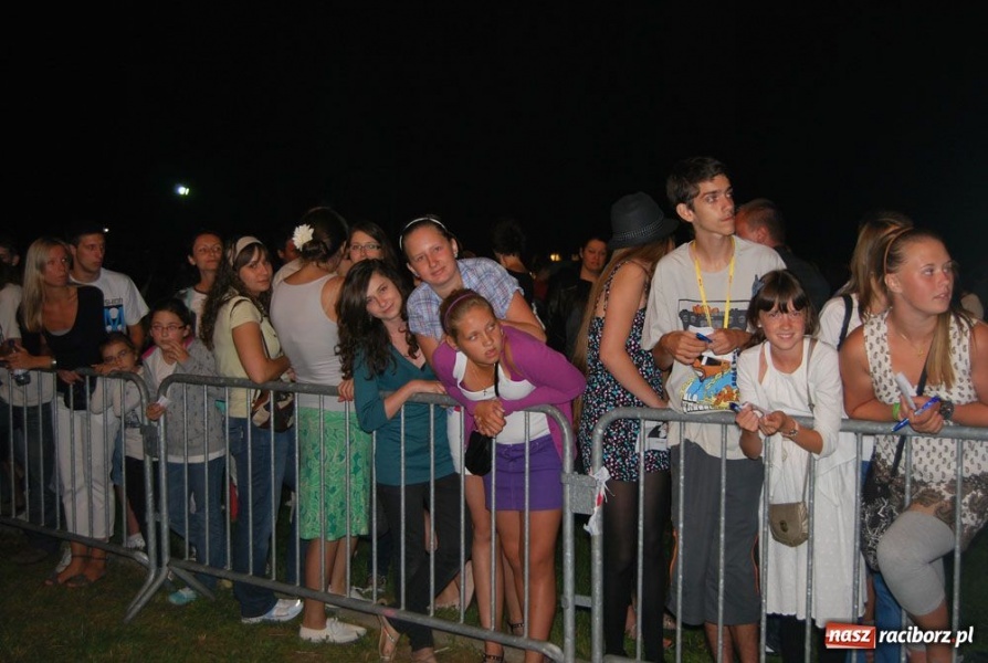 Zdjęcie w galerii na portalu naszraciborz.pl: Raciborzanie bawią się na Memoriale wiadomości z regionu