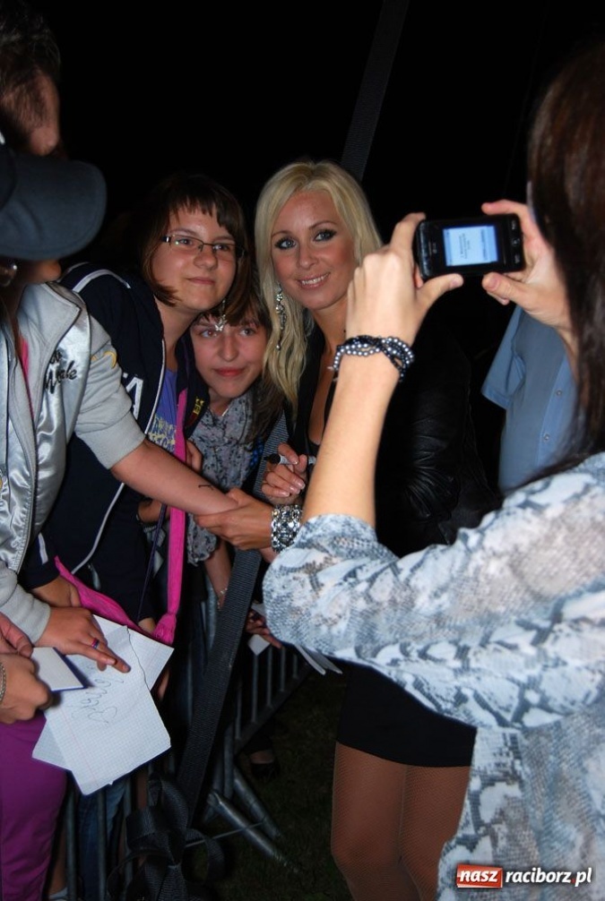 Zdjęcie w galerii na portalu naszraciborz.pl: Raciborzanie bawią się na Memoriale wiadomości z regionu