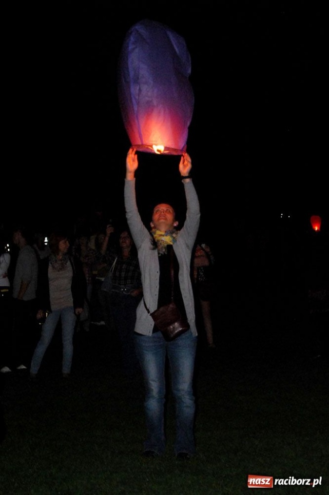 Zdjęcie w galerii na portalu naszraciborz.pl: Raciborzanie bawią się na Memoriale wiadomości z regionu