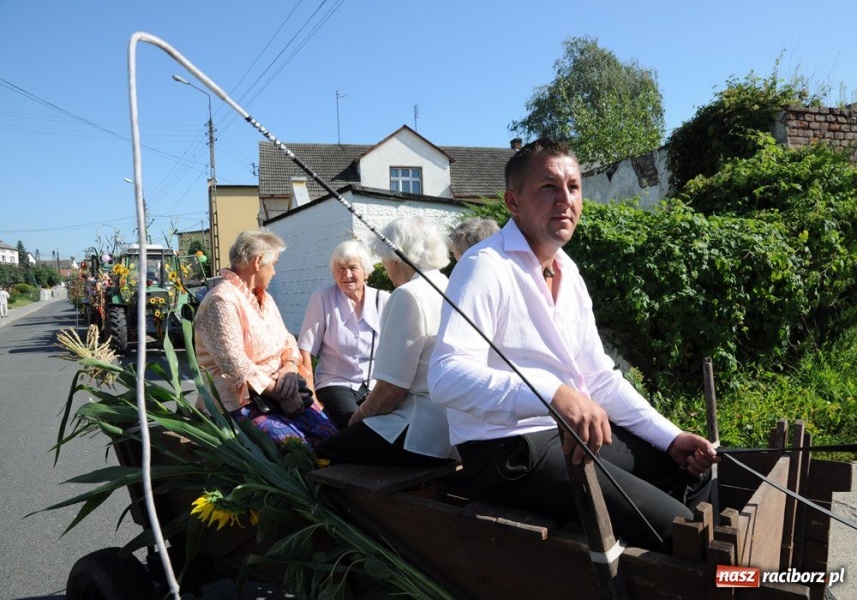 Zdjęcie w galerii na portalu naszraciborz.pl: W Krowiarkach dziękowali za plony wiadomości z regionu