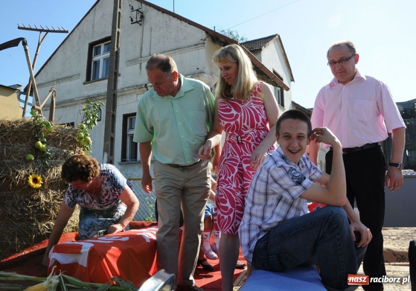 Zdjęcie w galerii na portalu naszraciborz.pl: W Krowiarkach dziękowali za plony wiadomości z regionu