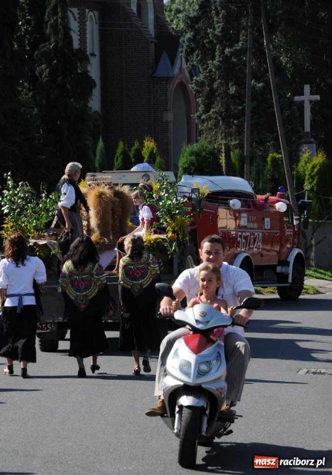 Zdjęcie w galerii na portalu naszraciborz.pl: W Krowiarkach dziękowali za plony wiadomości z regionu