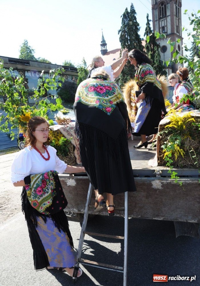Zdjęcie w galerii na portalu naszraciborz.pl: W Krowiarkach dziękowali za plony wiadomości z regionu