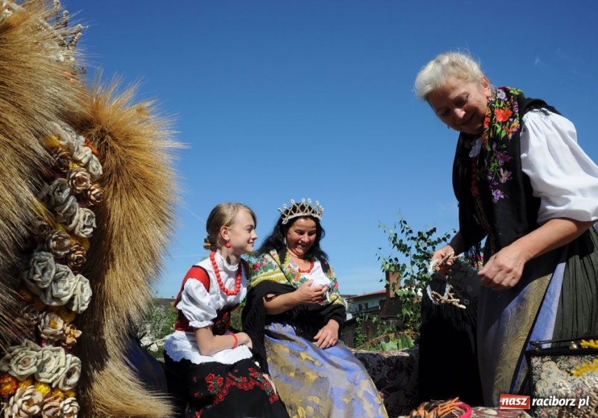 Zdjęcie w galerii na portalu naszraciborz.pl: W Krowiarkach dziękowali za plony wiadomości z regionu