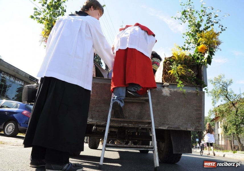 Zdjęcie w galerii na portalu naszraciborz.pl: W Krowiarkach dziękowali za plony wiadomości z regionu