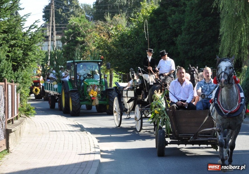 Zdjęcie w galerii na portalu naszraciborz.pl: W Krowiarkach dziękowali za plony wiadomości z regionu