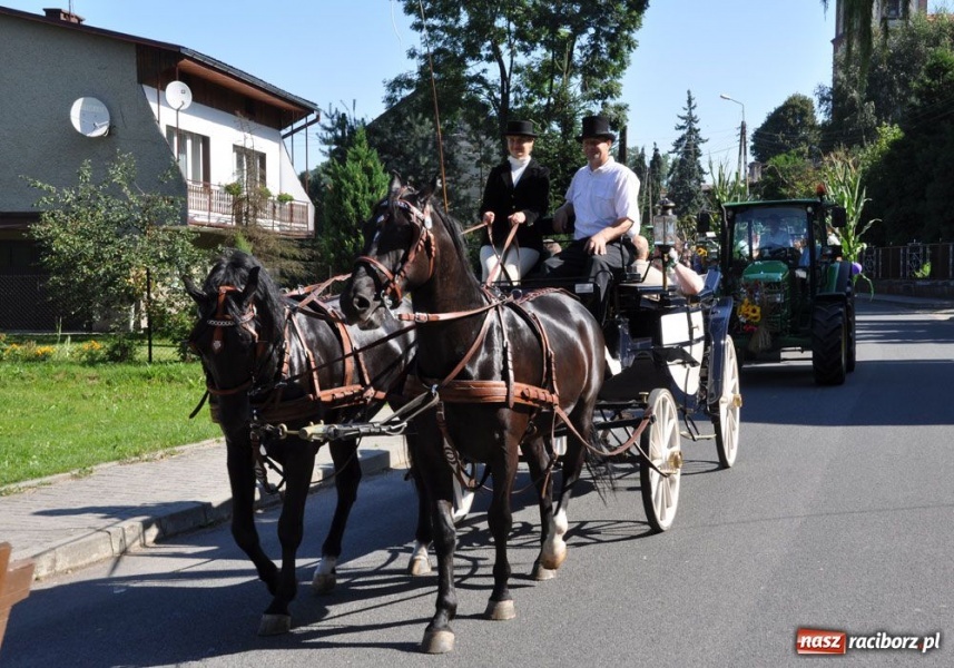 Zdjęcie w galerii na portalu naszraciborz.pl: W Krowiarkach dziękowali za plony wiadomości z regionu