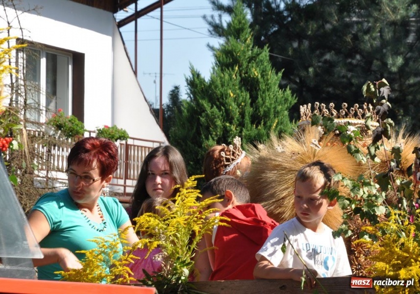 Zdjęcie w galerii na portalu naszraciborz.pl: W Krowiarkach dziękowali za plony wiadomości z regionu