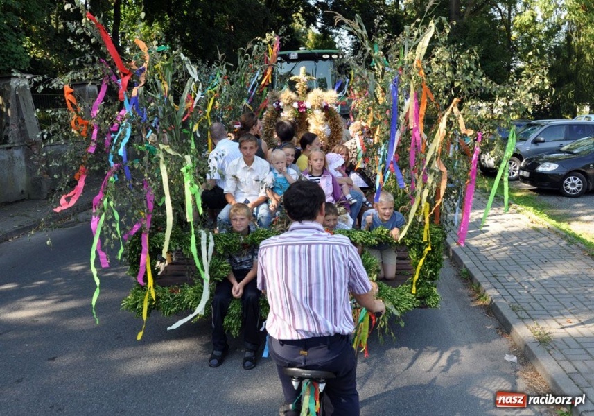 Zdjęcie w galerii na portalu naszraciborz.pl: W Krowiarkach dziękowali za plony wiadomości z regionu