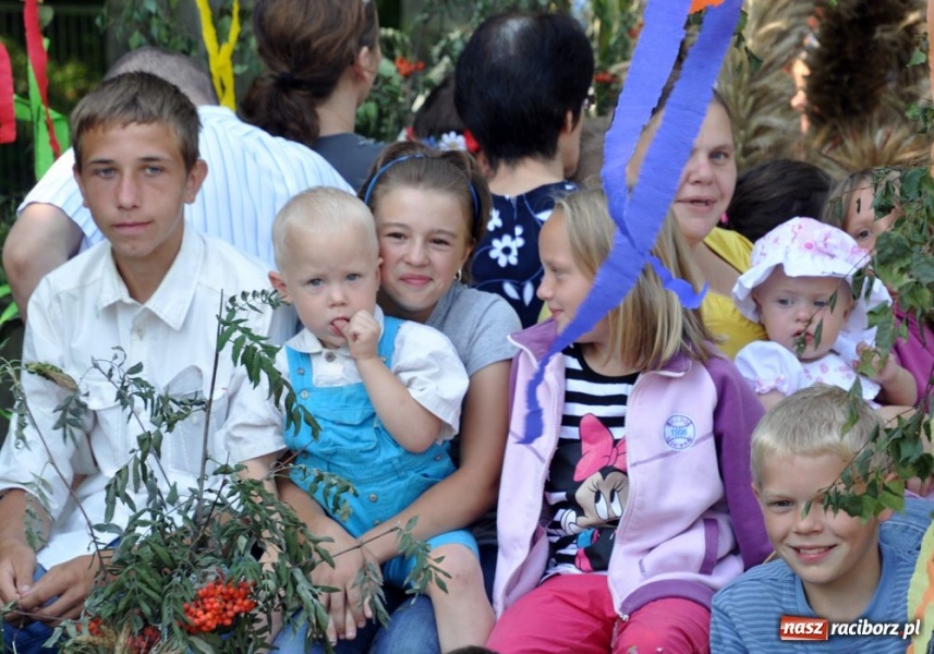 Zdjęcie w galerii na portalu naszraciborz.pl: W Krowiarkach dziękowali za plony wiadomości z regionu