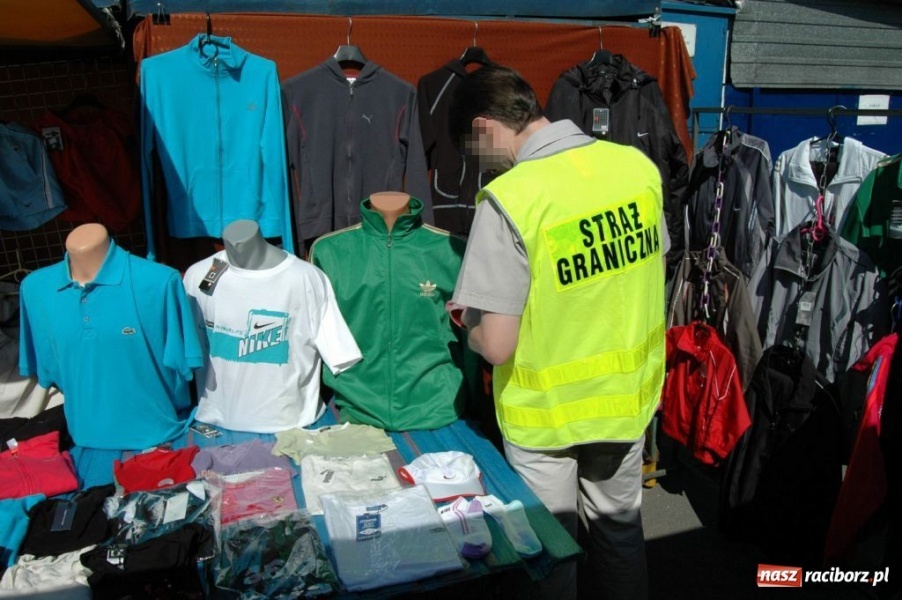 Zdjęcie w galerii na portalu naszraciborz.pl: Zatrzymane podróbki odzieży i obuwia  wiadomości z regionu