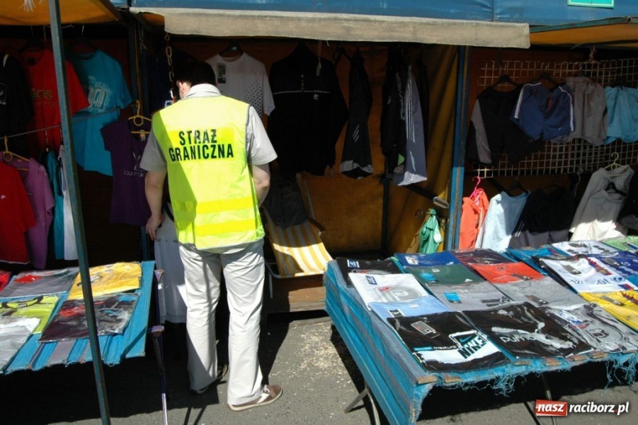 Zdjęcie w galerii na portalu naszraciborz.pl: Zatrzymane podróbki odzieży i obuwia  wiadomości z regionu