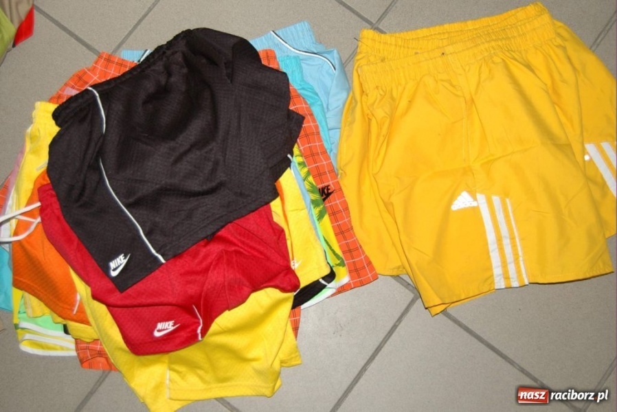 Zdjęcie w galerii na portalu naszraciborz.pl: Zatrzymane podróbki odzieży i obuwia  wiadomości z regionu