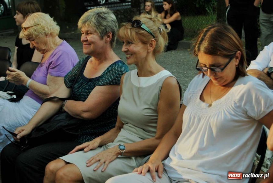 Zdjęcie w galerii na portalu naszraciborz.pl: Kto usta twe całował w Książnicy wiadomości z regionu