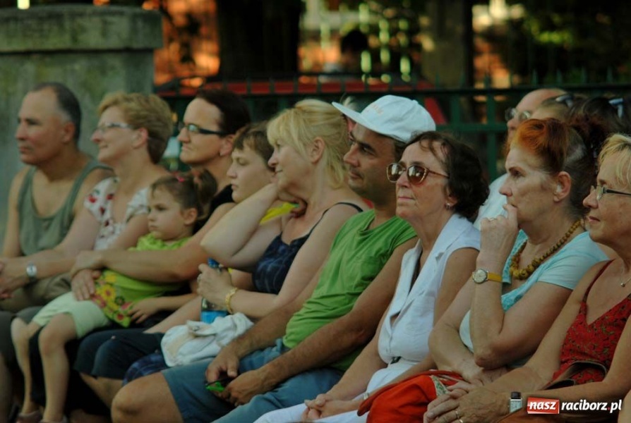 Zdjęcie w galerii na portalu naszraciborz.pl: Kto usta twe całował w Książnicy wiadomości z regionu