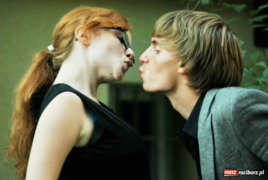 Zdjęcie w galerii na portalu naszraciborz.pl: Kto usta twe całował w Książnicy wiadomości z regionu