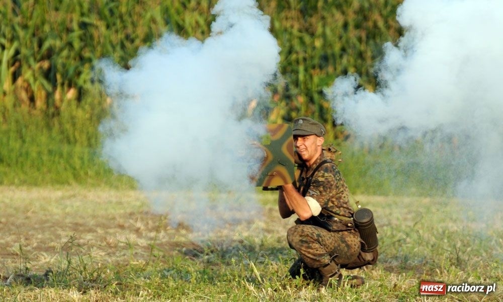Zdjęcie w galerii na portalu naszraciborz.pl: Piknik militarny w Tworkowie wiadomości z regionu
