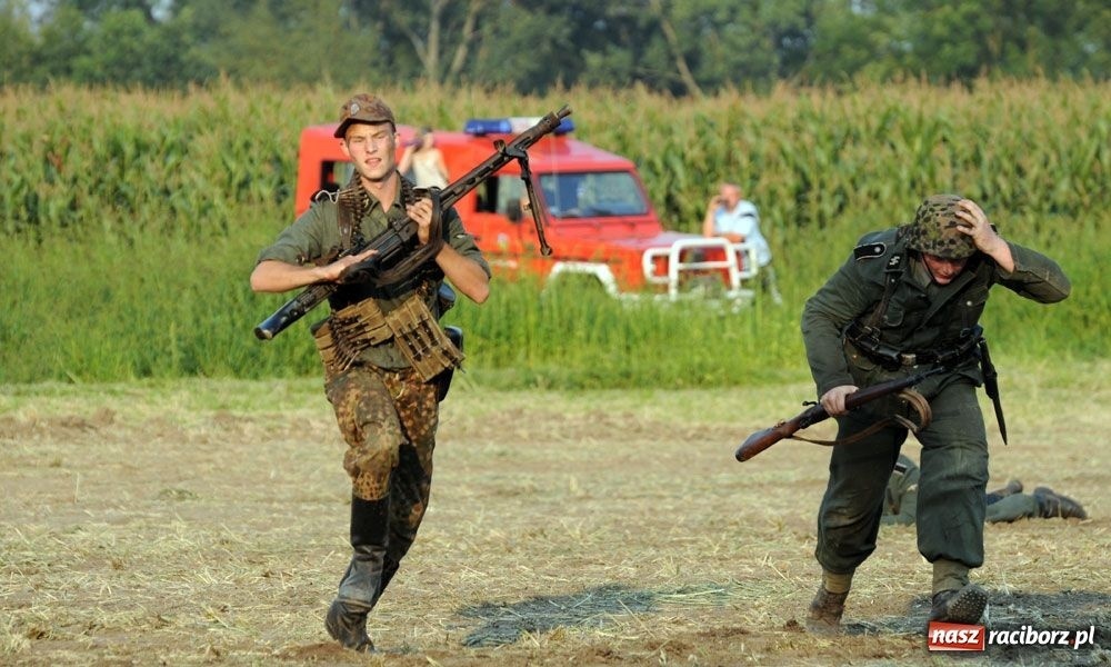 Zdjęcie w galerii na portalu naszraciborz.pl: Piknik militarny w Tworkowie wiadomości z regionu
