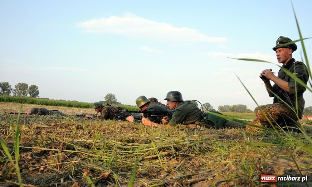 Zdjęcie w galerii na portalu naszraciborz.pl: Piknik militarny w Tworkowie wiadomości z regionu