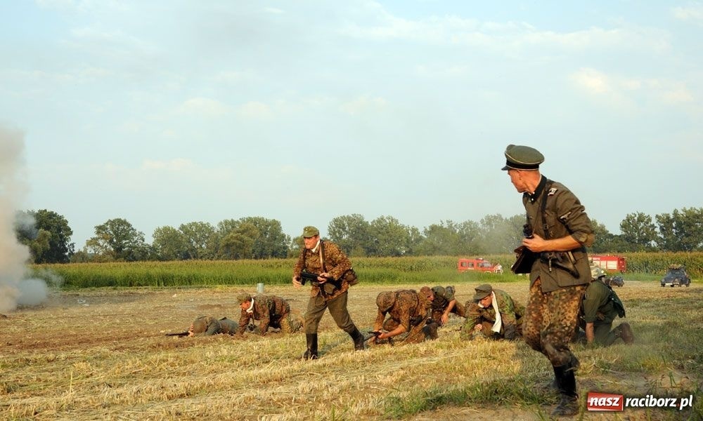 Zdjęcie w galerii na portalu naszraciborz.pl: Piknik militarny w Tworkowie wiadomości z regionu
