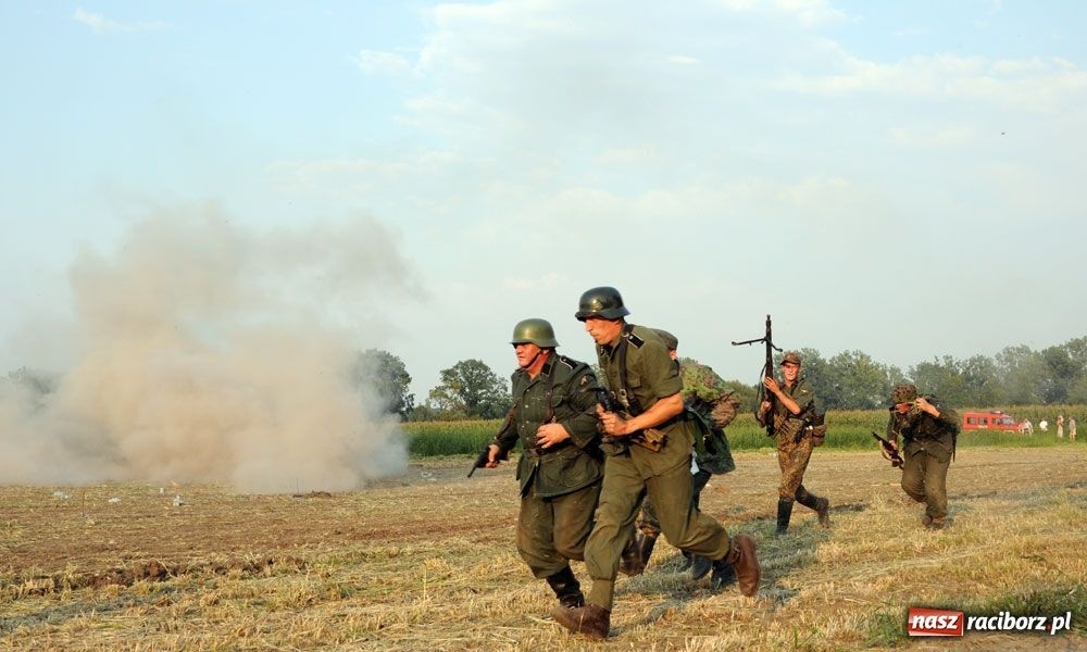 Zdjęcie w galerii na portalu naszraciborz.pl: Piknik militarny w Tworkowie wiadomości z regionu
