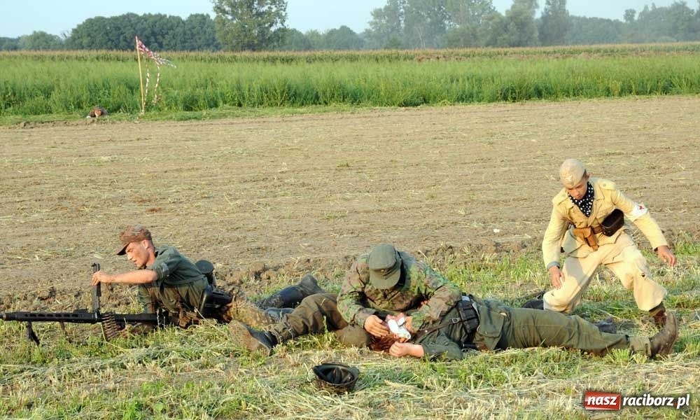 Zdjęcie w galerii na portalu naszraciborz.pl: Piknik militarny w Tworkowie wiadomości z regionu