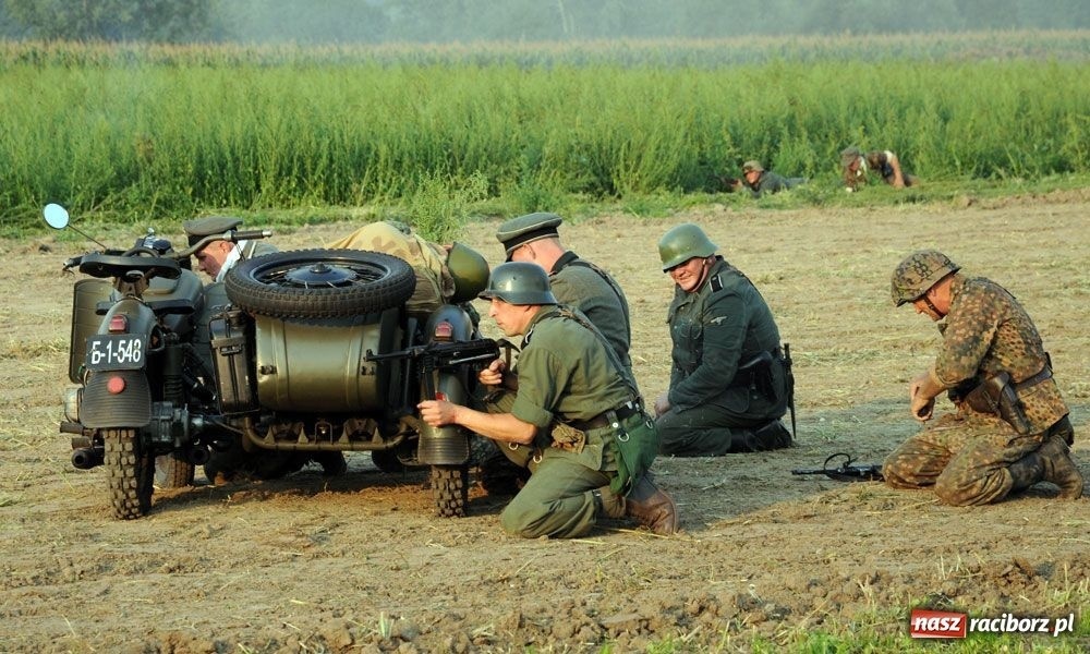 Zdjęcie w galerii na portalu naszraciborz.pl: Piknik militarny w Tworkowie wiadomości z regionu