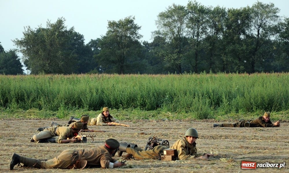Zdjęcie w galerii na portalu naszraciborz.pl: Piknik militarny w Tworkowie wiadomości z regionu