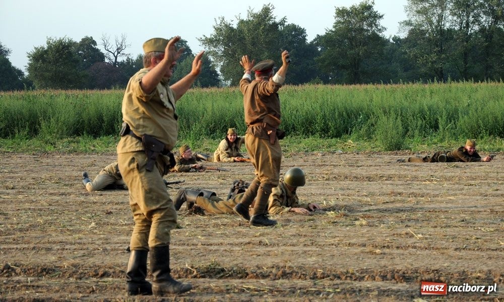 Zdjęcie w galerii na portalu naszraciborz.pl: Piknik militarny w Tworkowie wiadomości z regionu