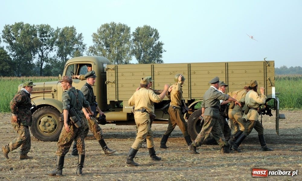 Zdjęcie w galerii na portalu naszraciborz.pl: Piknik militarny w Tworkowie wiadomości z regionu