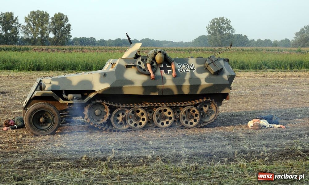 Zdjęcie w galerii na portalu naszraciborz.pl: Piknik militarny w Tworkowie wiadomości z regionu