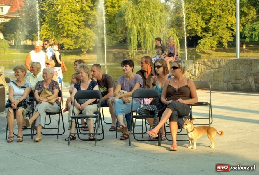 Zdjęcie w galerii na portalu naszraciborz.pl: Finał letnich koncertów w parku Roth wiadomości z regionu
