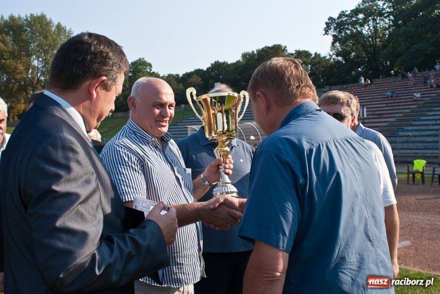 Zdjęcie w galerii na portalu naszraciborz.pl: Siedem goli w upalnej inauguracji wiadomości z regionu