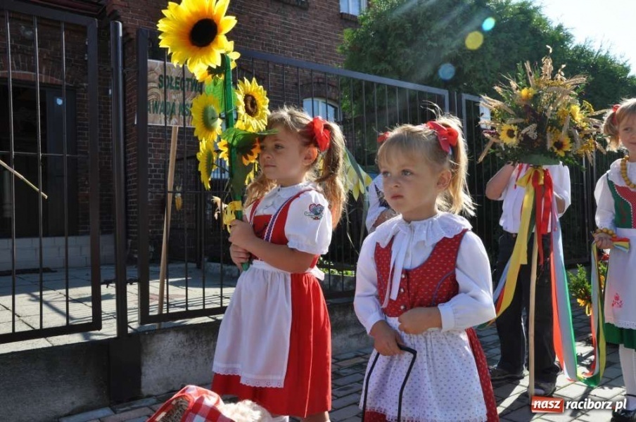 Zdjęcie w galerii na portalu naszraciborz.pl: Zawada Ks. - Powiatowe Dożynki 2011 wiadomości z regionu