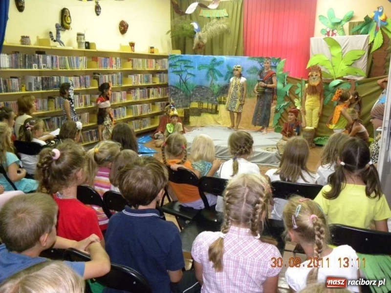 Zdjęcie w galerii na portalu naszraciborz.pl: Afrykańskie Lato z Biblioteką - finał wiadomości z regionu