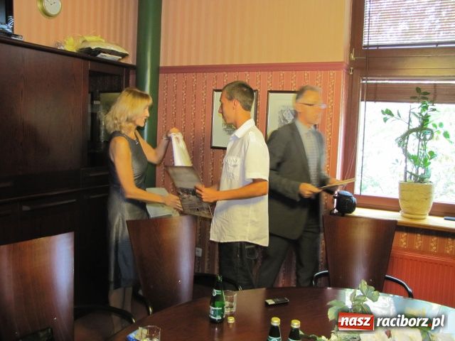 Zdjęcie w galerii na portalu naszraciborz.pl: Lekkoatletyczni mistrzowie nagrodzeni wiadomości z regionu